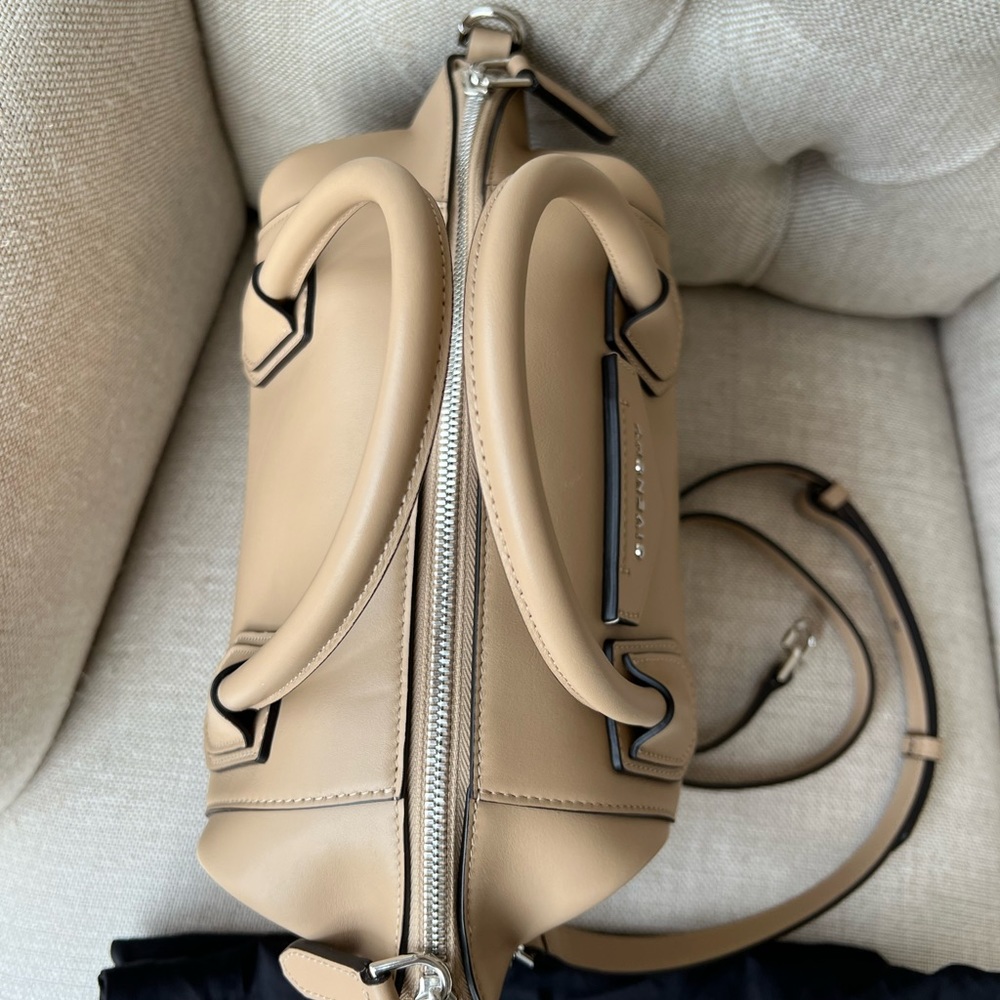 Authentic Brand New Givenchy Soft Antigona bag, small size - Picture 5 of 16